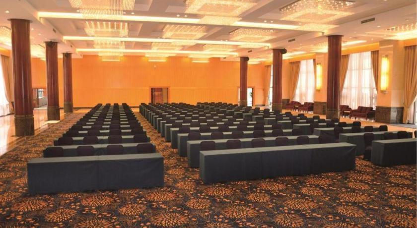 Chongqing Sunshine Continental Grand Hotel Екстериор снимка